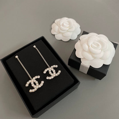 Long chain hanging double C-ear studs
