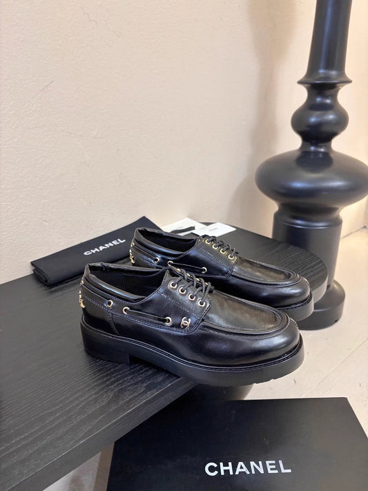 Double C buckle loafers