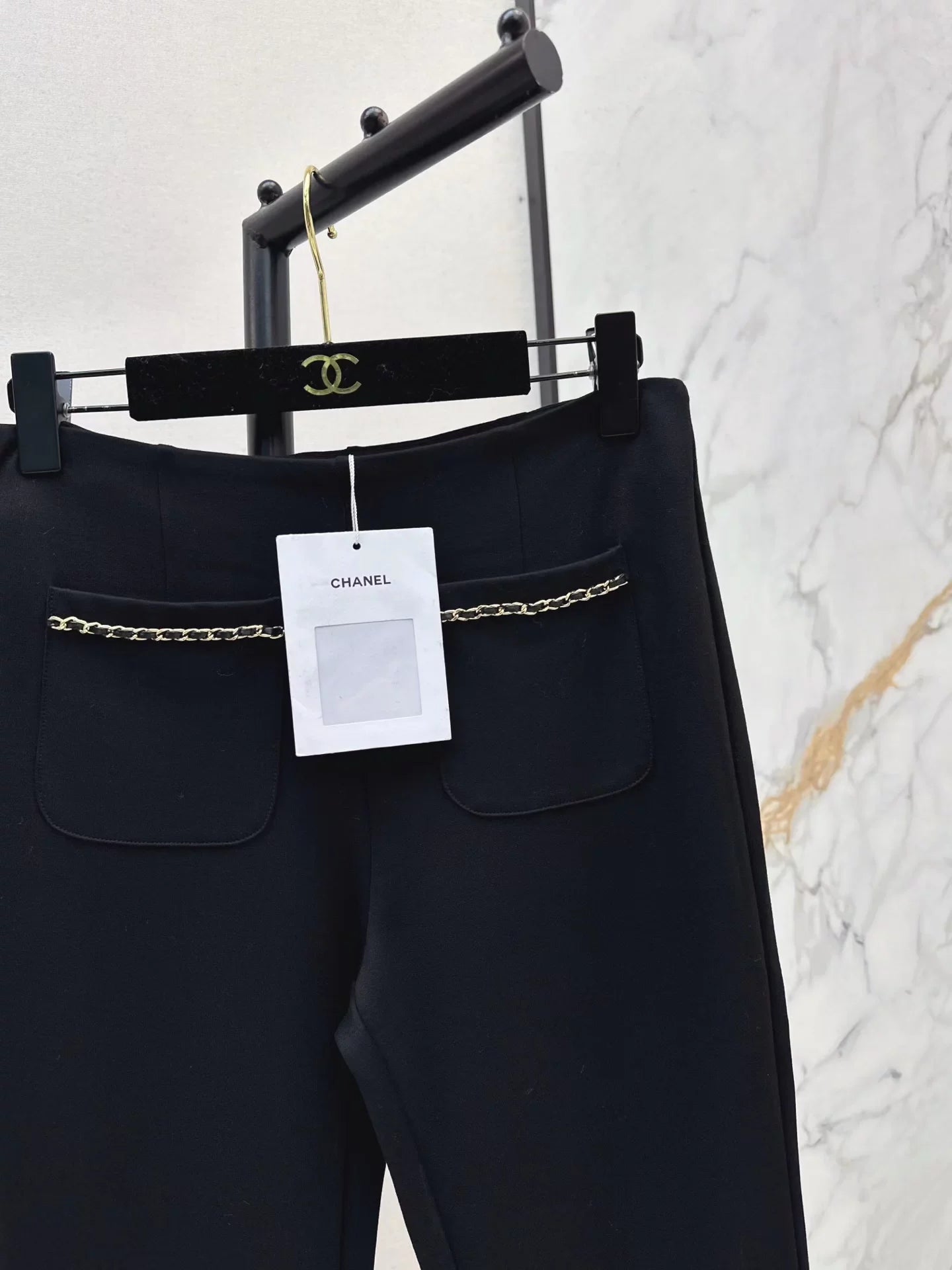 Chain pocket flared trousers