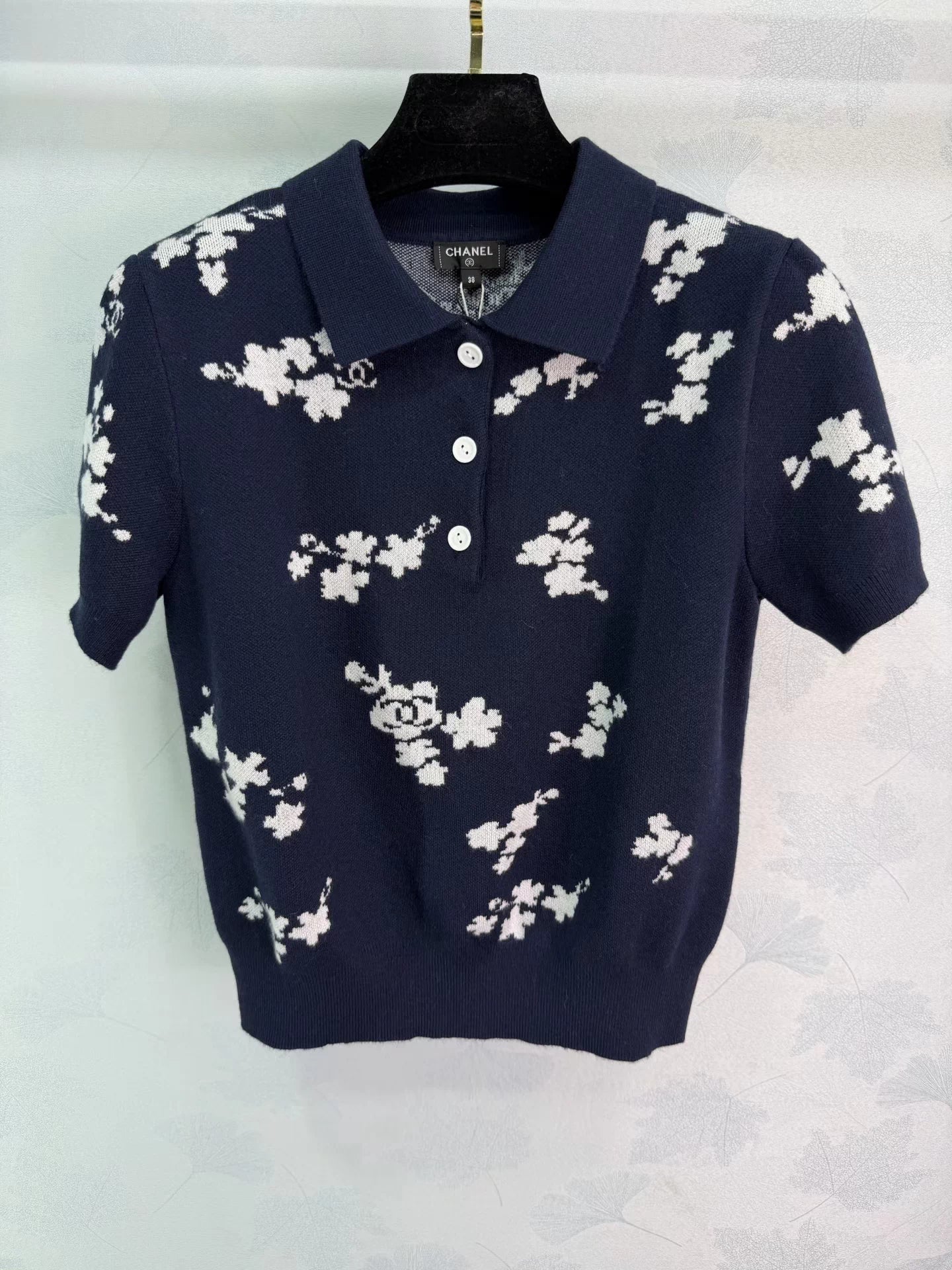 Short-sleeved polo shirt