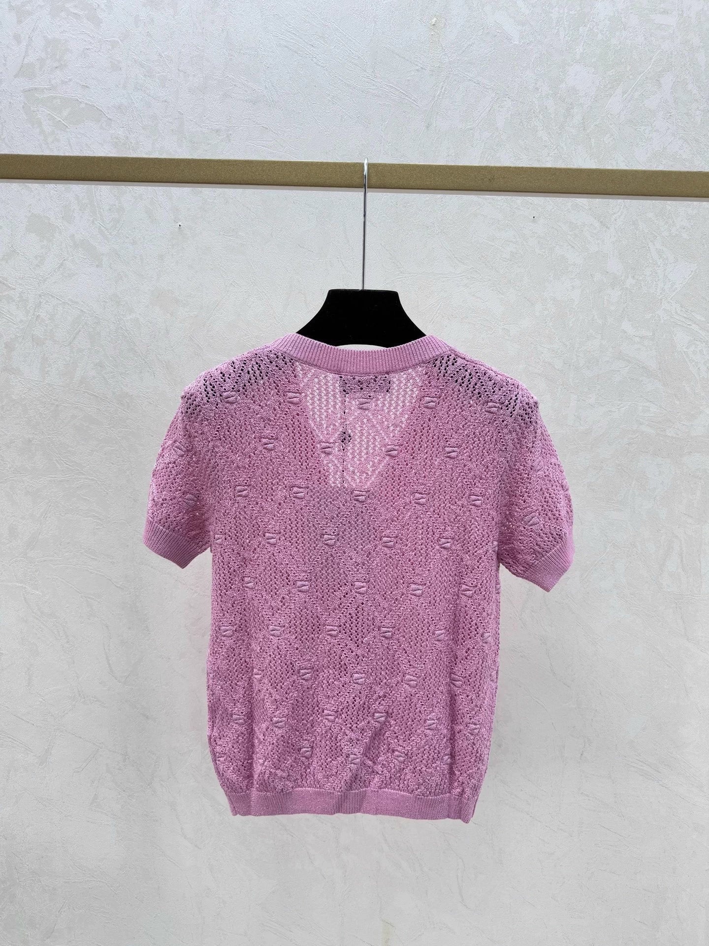 Hollow-out V-neck T-shirt