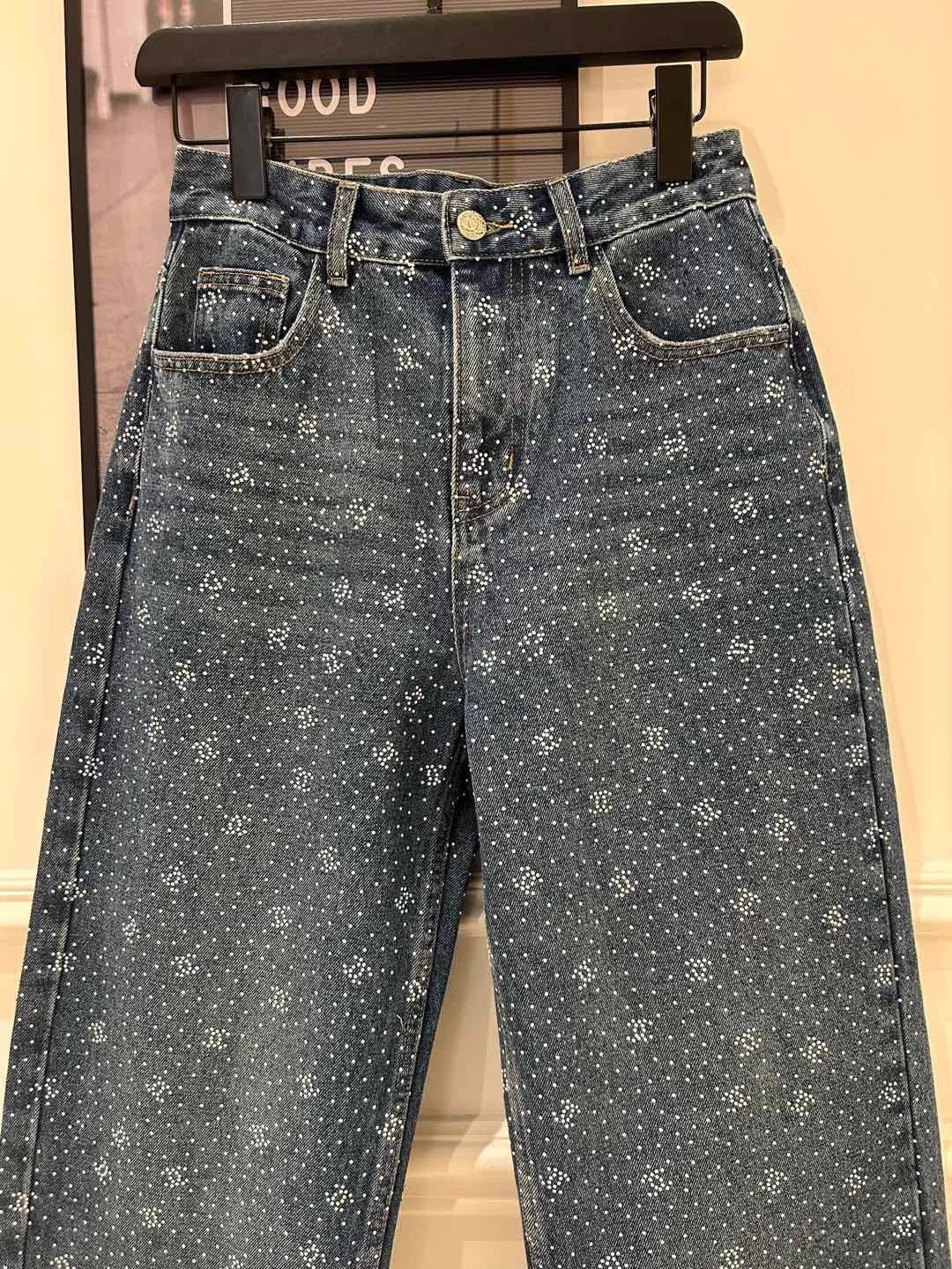 Heavy-duty pearl-studded pants