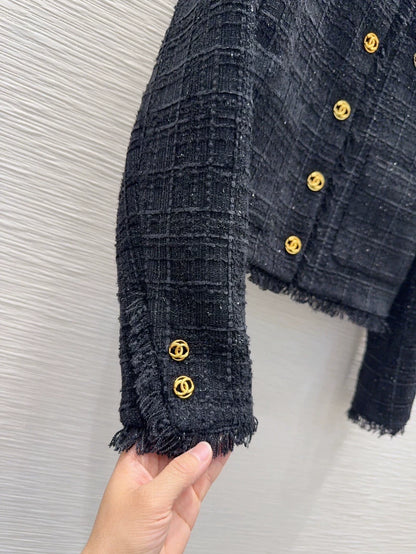 26Long-sleeved, round-neck, single-breasted jacket featuring a decorative brooch and tasseled pockets