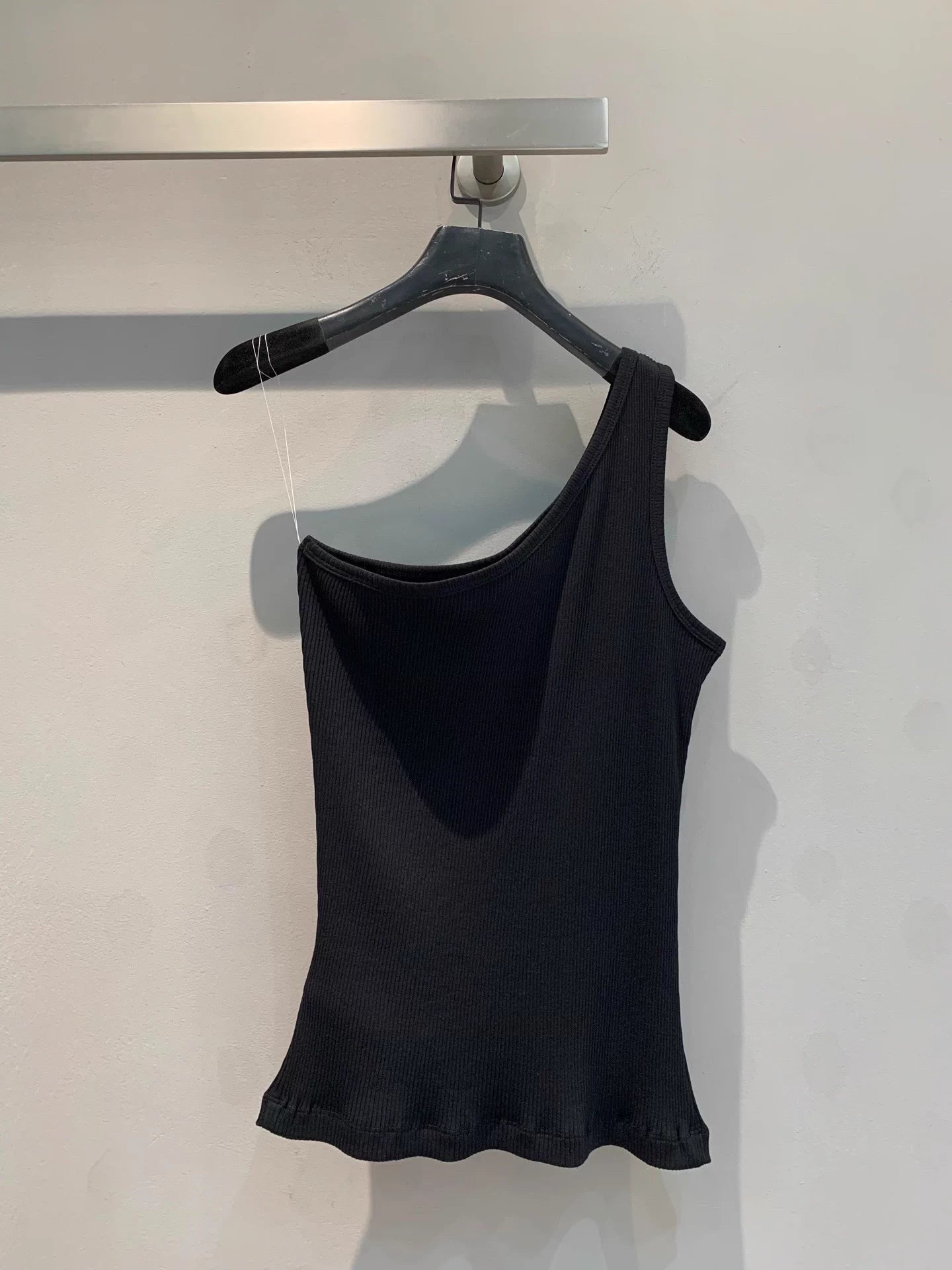 One-shoulder knit vest