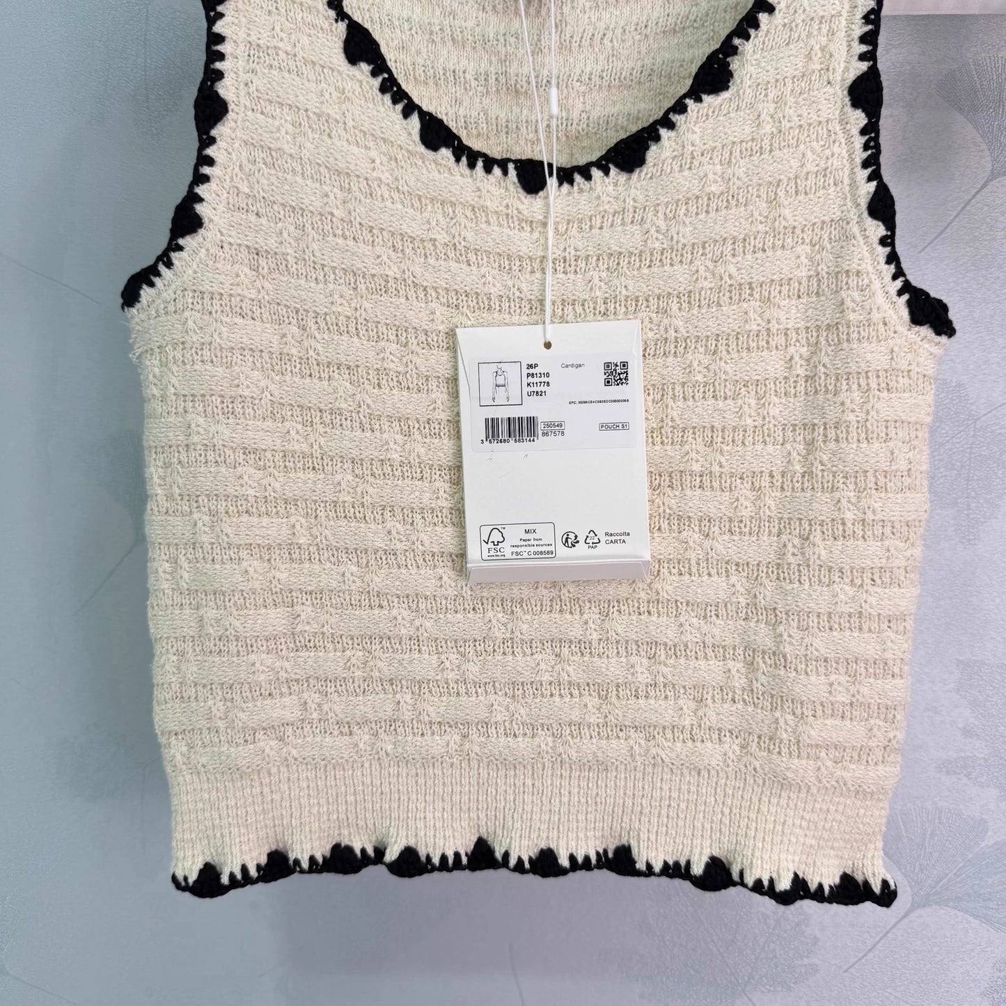 U-neck vest