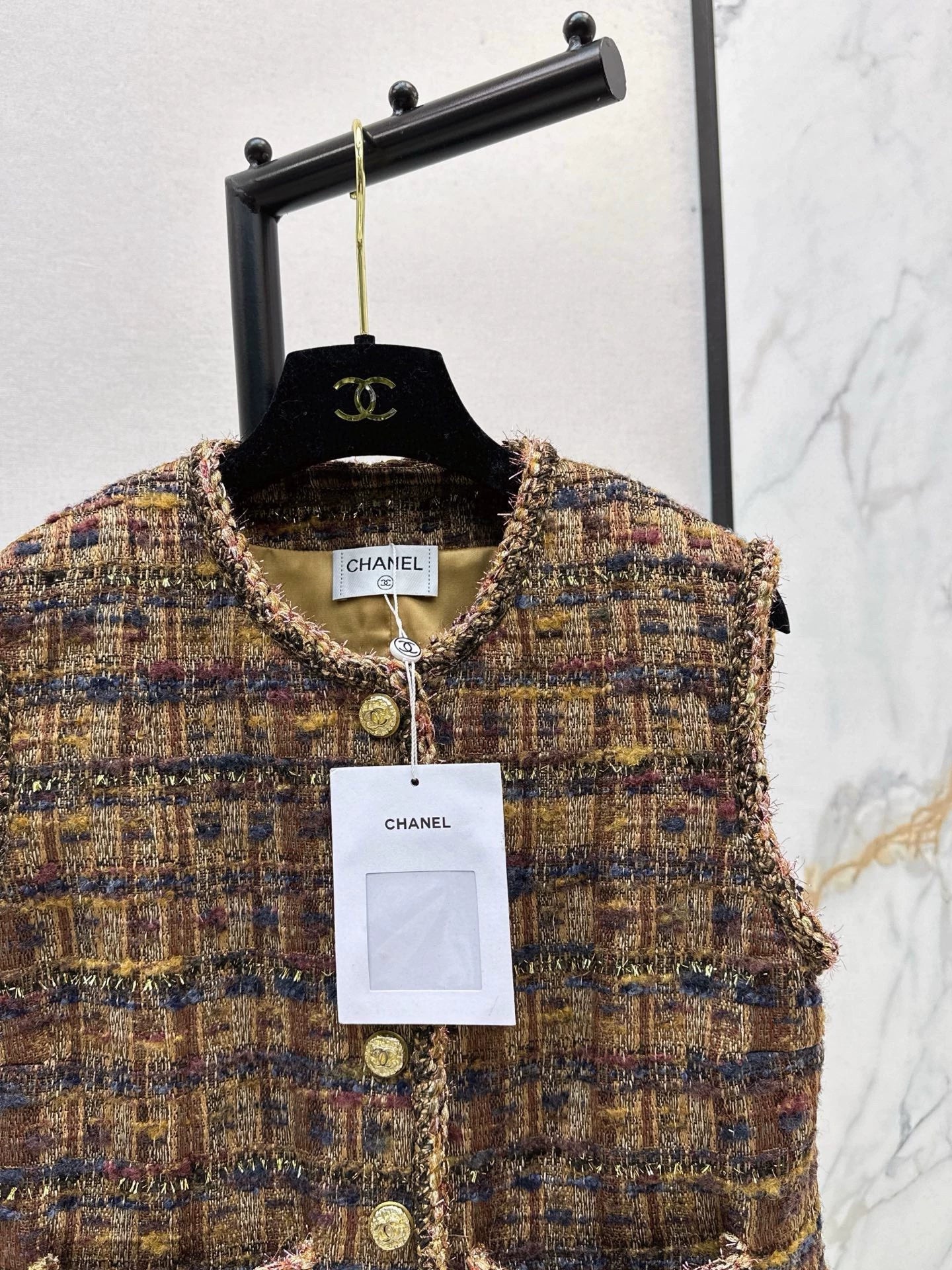 Color-blocked woven trim Vest