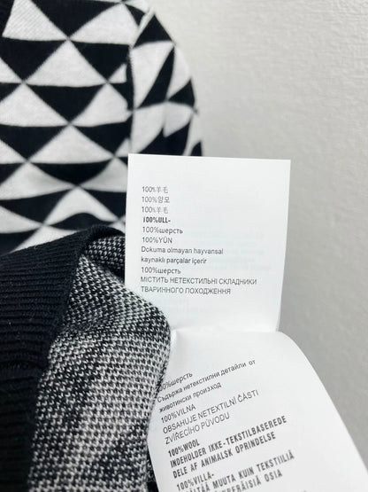25fw Triangular knitted sweater