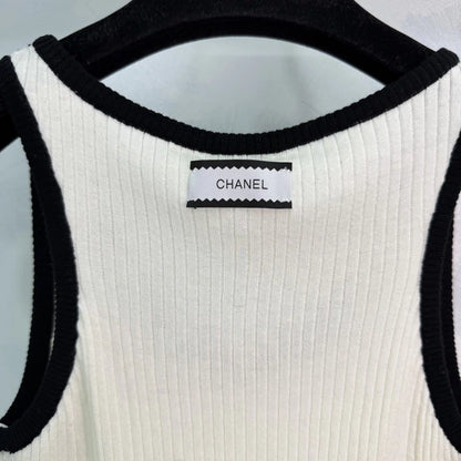 Color-blocked knit vest