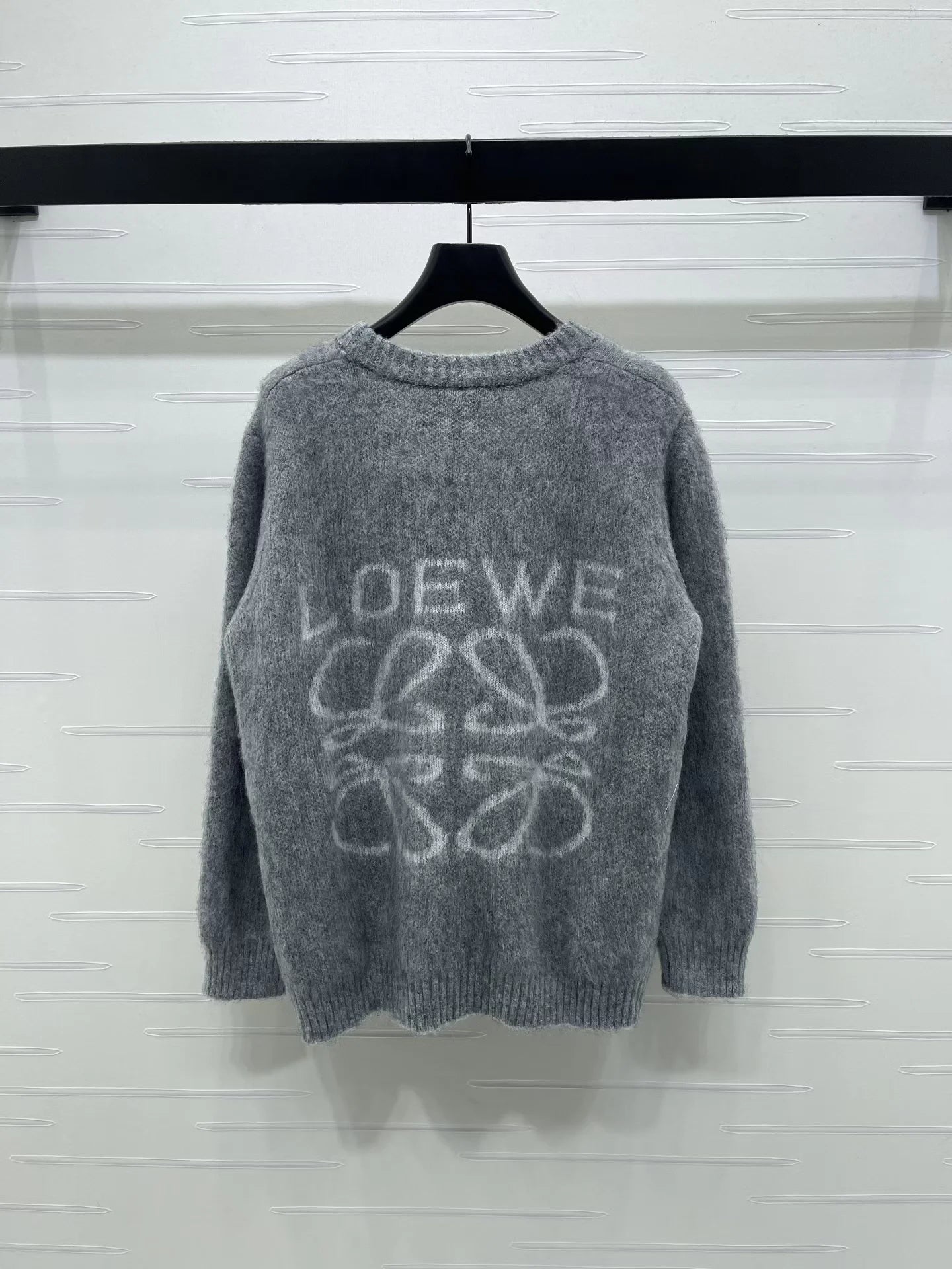 V-neck long sleeved cardigan