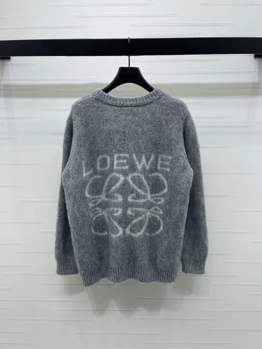 V-neck long sleeved cardigan