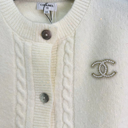 Cable-knit cardigan