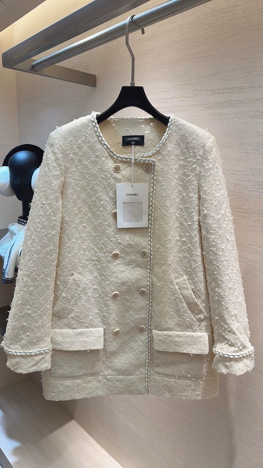 Double-breasted coat with pockets