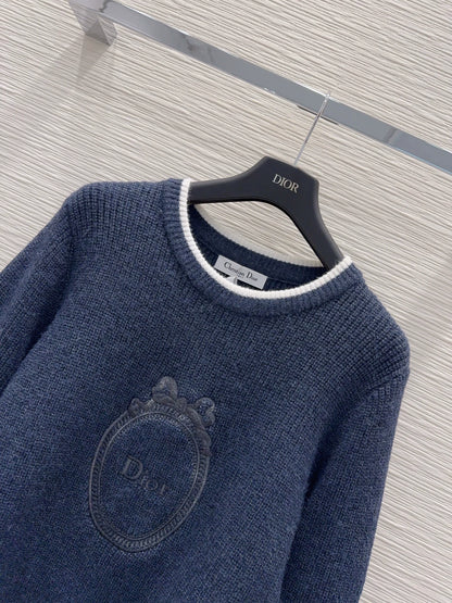 26Long-Sleeve Knitted Top with Contrast-Color Embroidered Logo