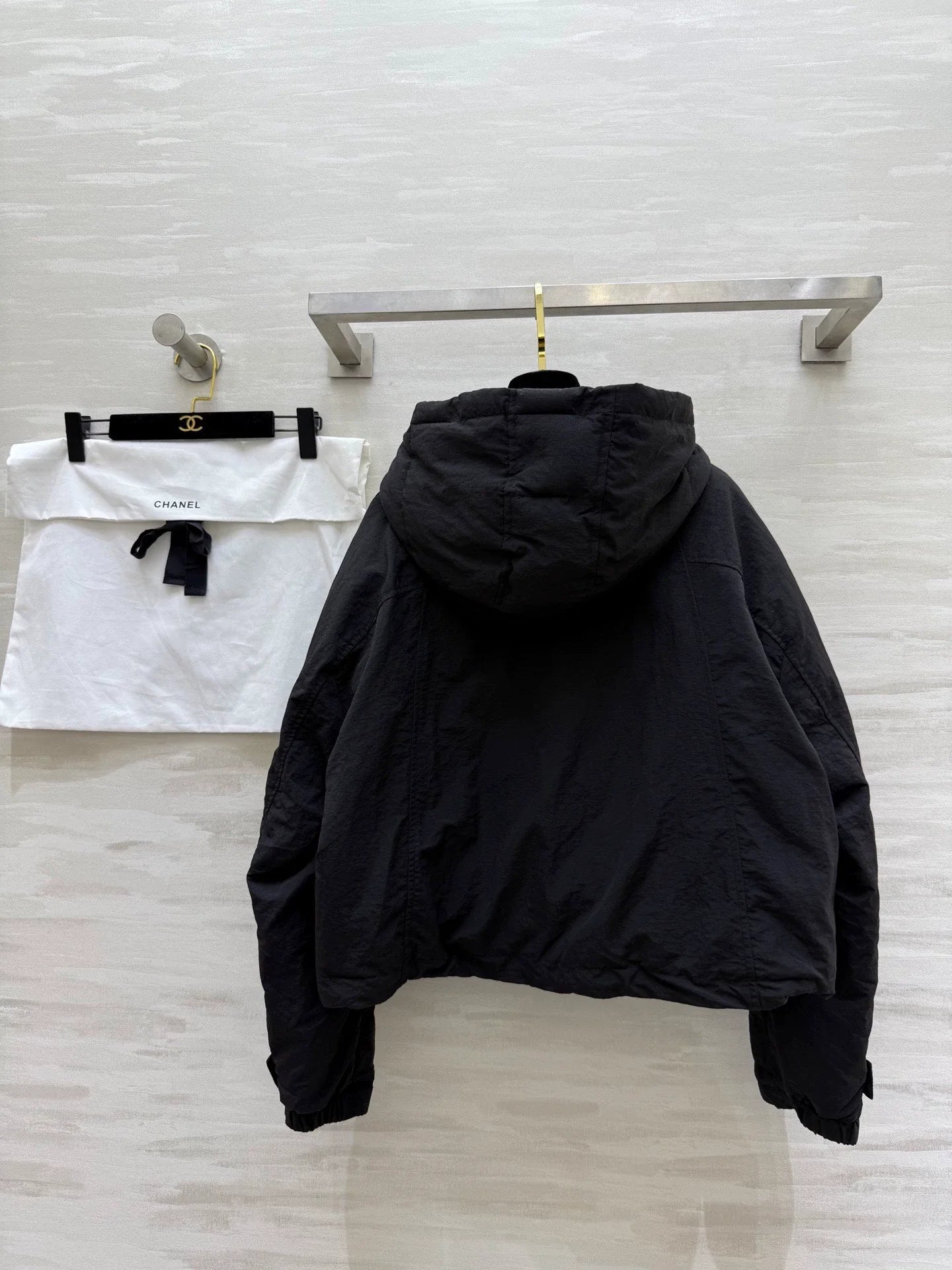 Hooded drawstring down jacket