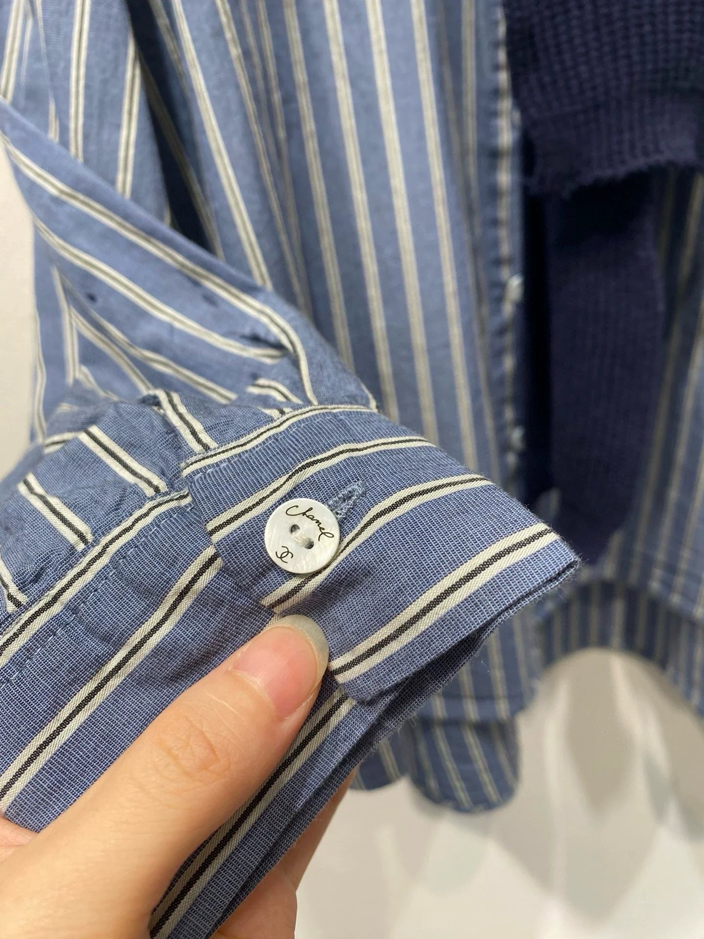 Shawl-style two-piece shirt set