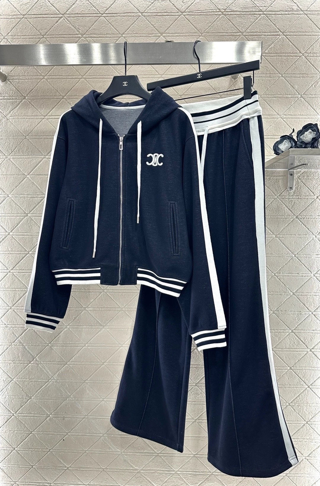 Hooded webbing set
