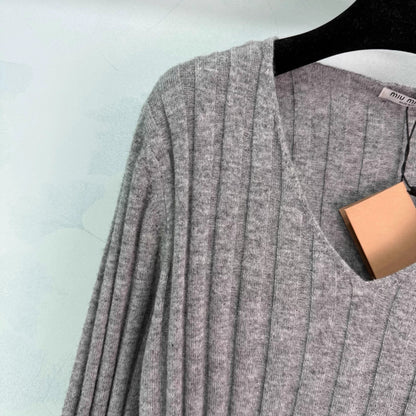 V-neck cashmere sweater.