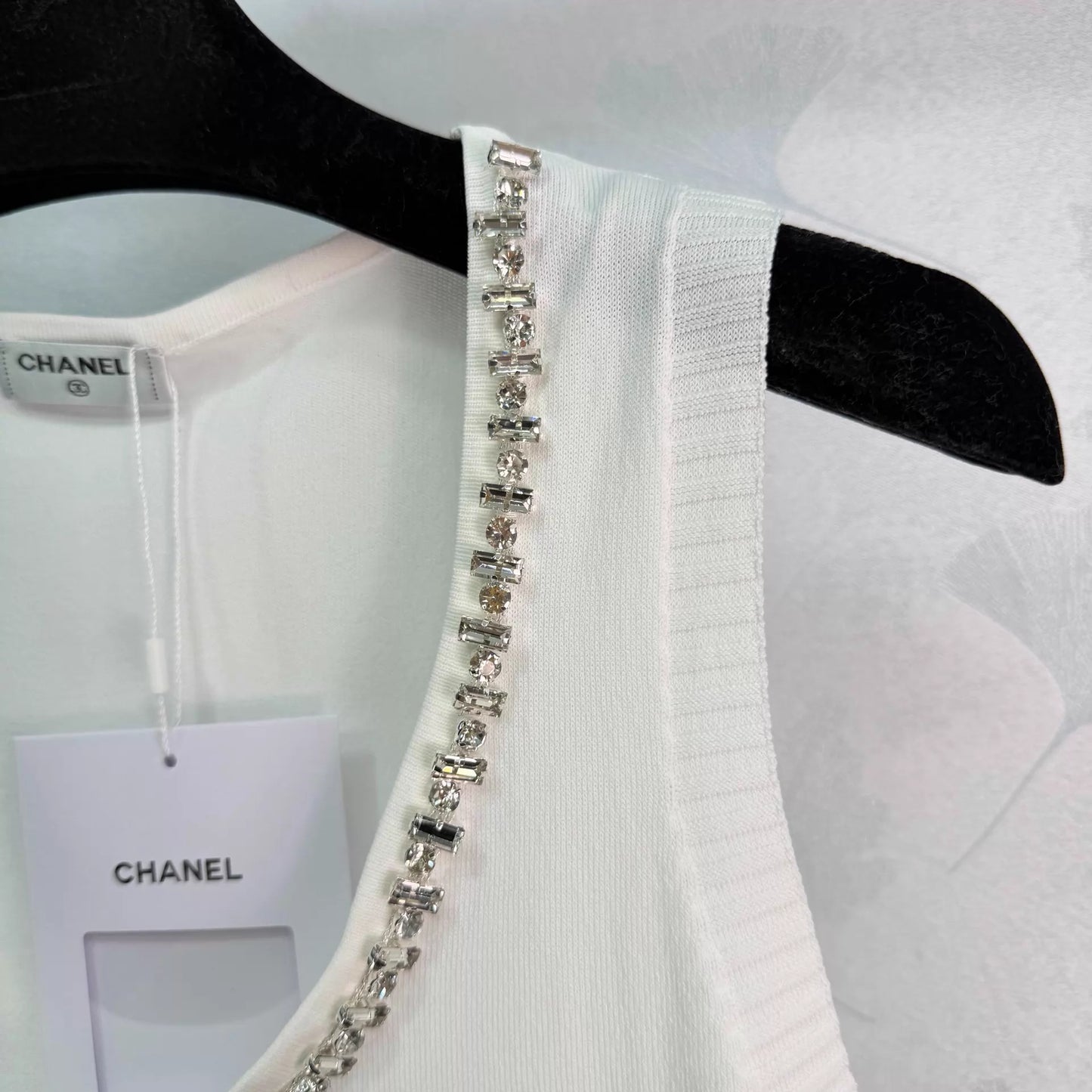 26ss Beaded Neckline Knit Vest