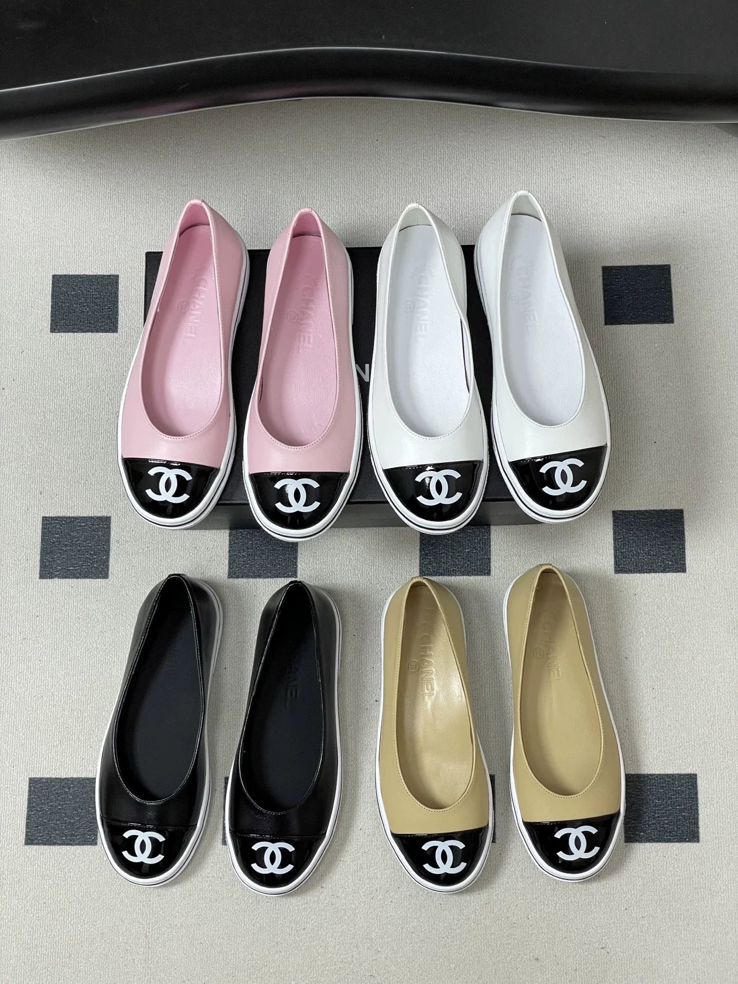Color-blocked low-cut flats
