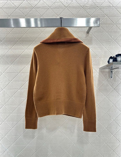 Knitted top with split leather collar