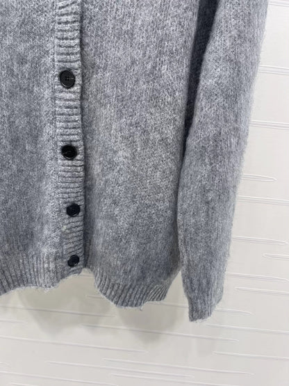 V-neck long sleeved cardigan