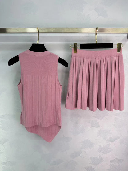 leeveless vest + pleated skirt set