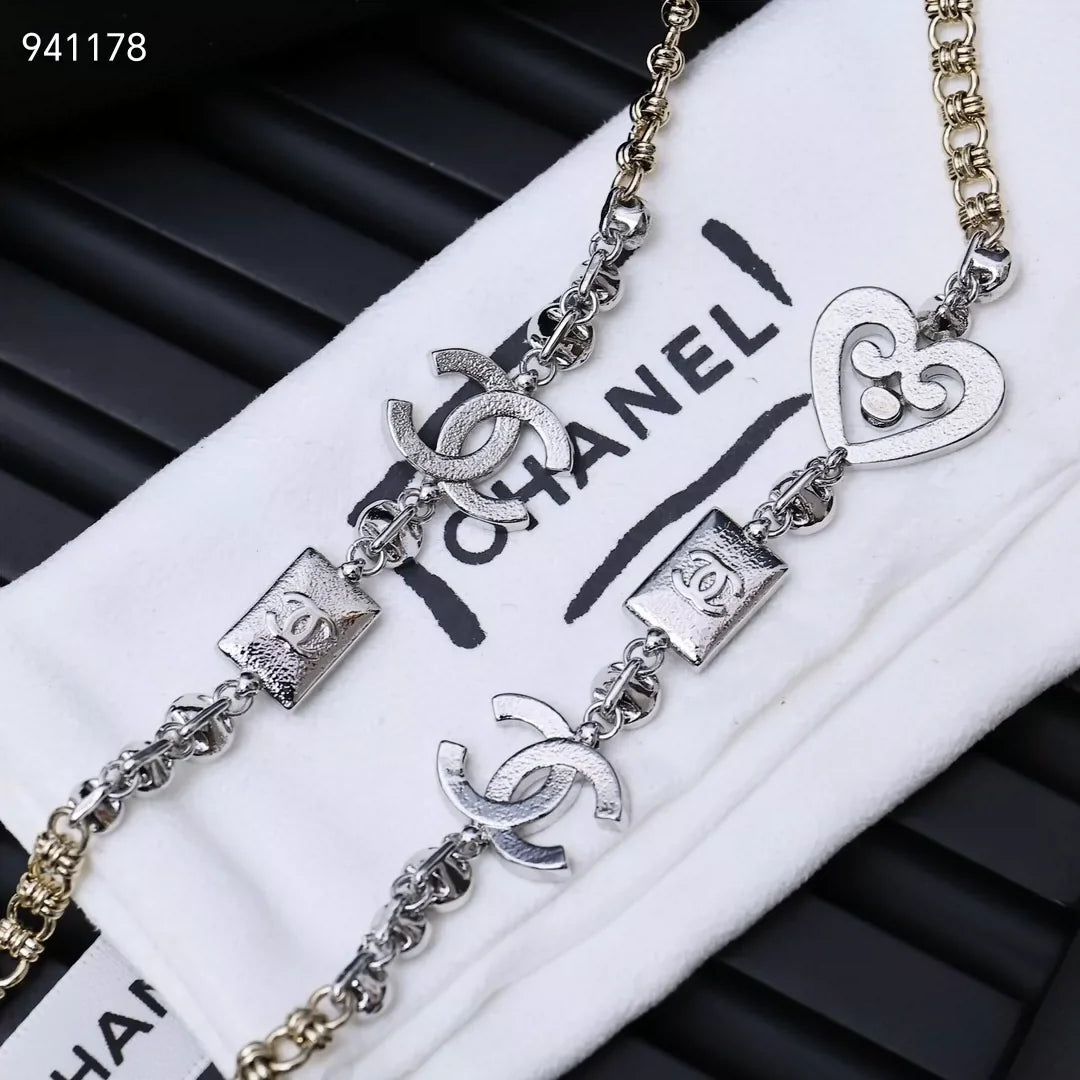 Square enamel spliced sweater chain