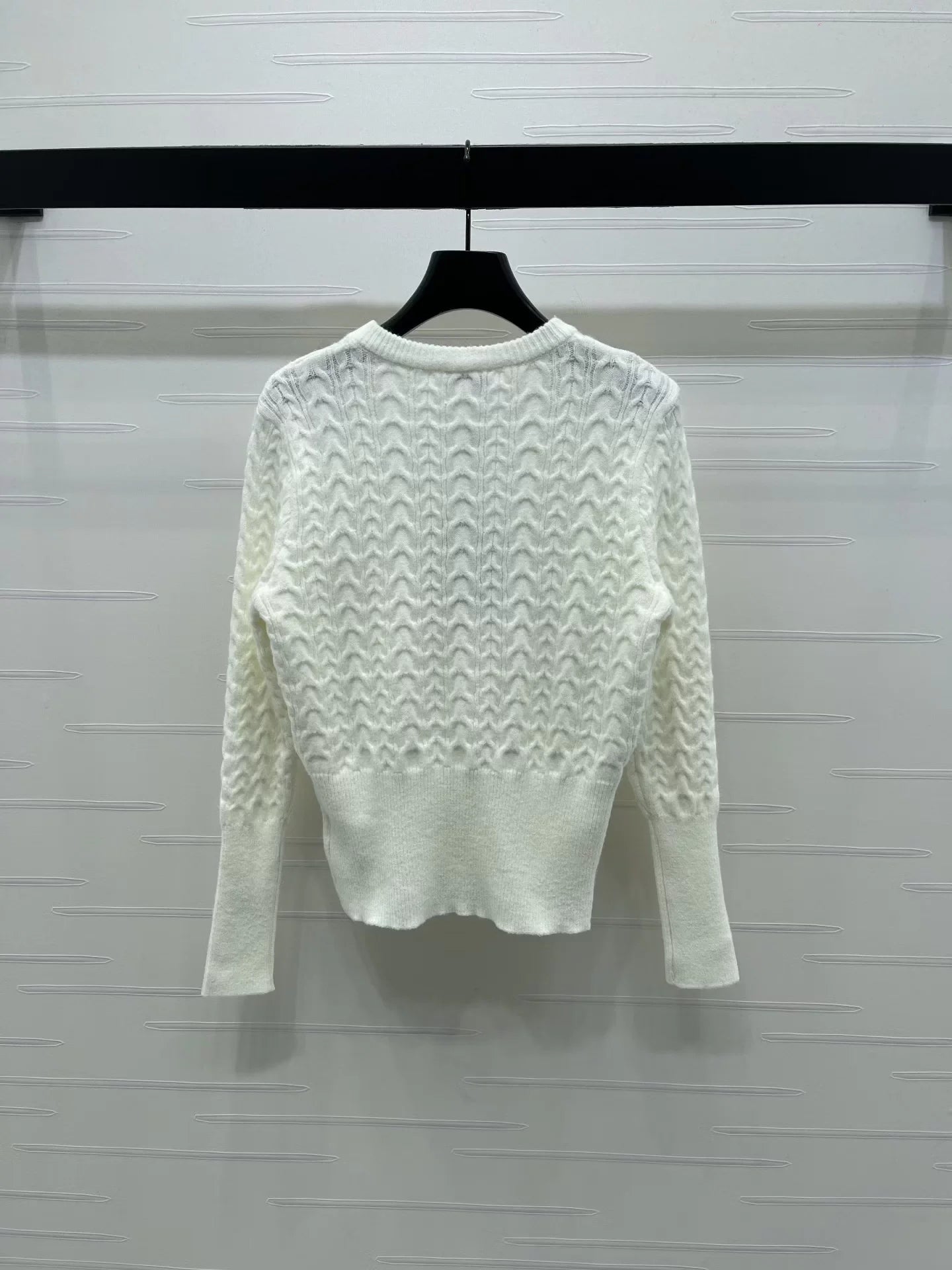 Round neck pullover long sleeved sweater