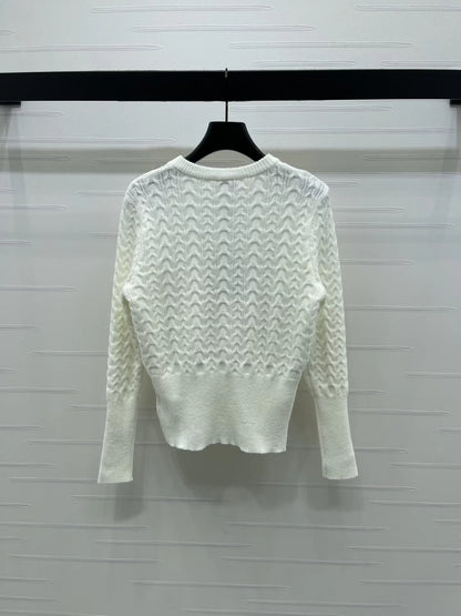 Round neck pullover long sleeved sweater