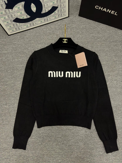 Color-blocked letter top