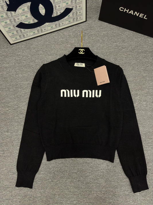 Color-blocked letter top