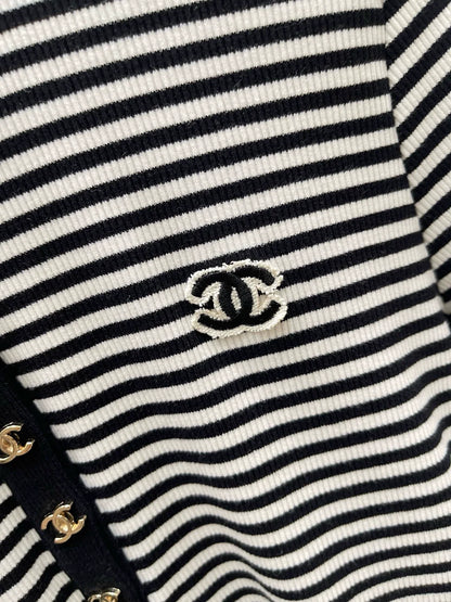 25fw Contrast striped long sleeved knitted sweater (vintage series)