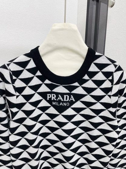25fw Triangular knitted sweater