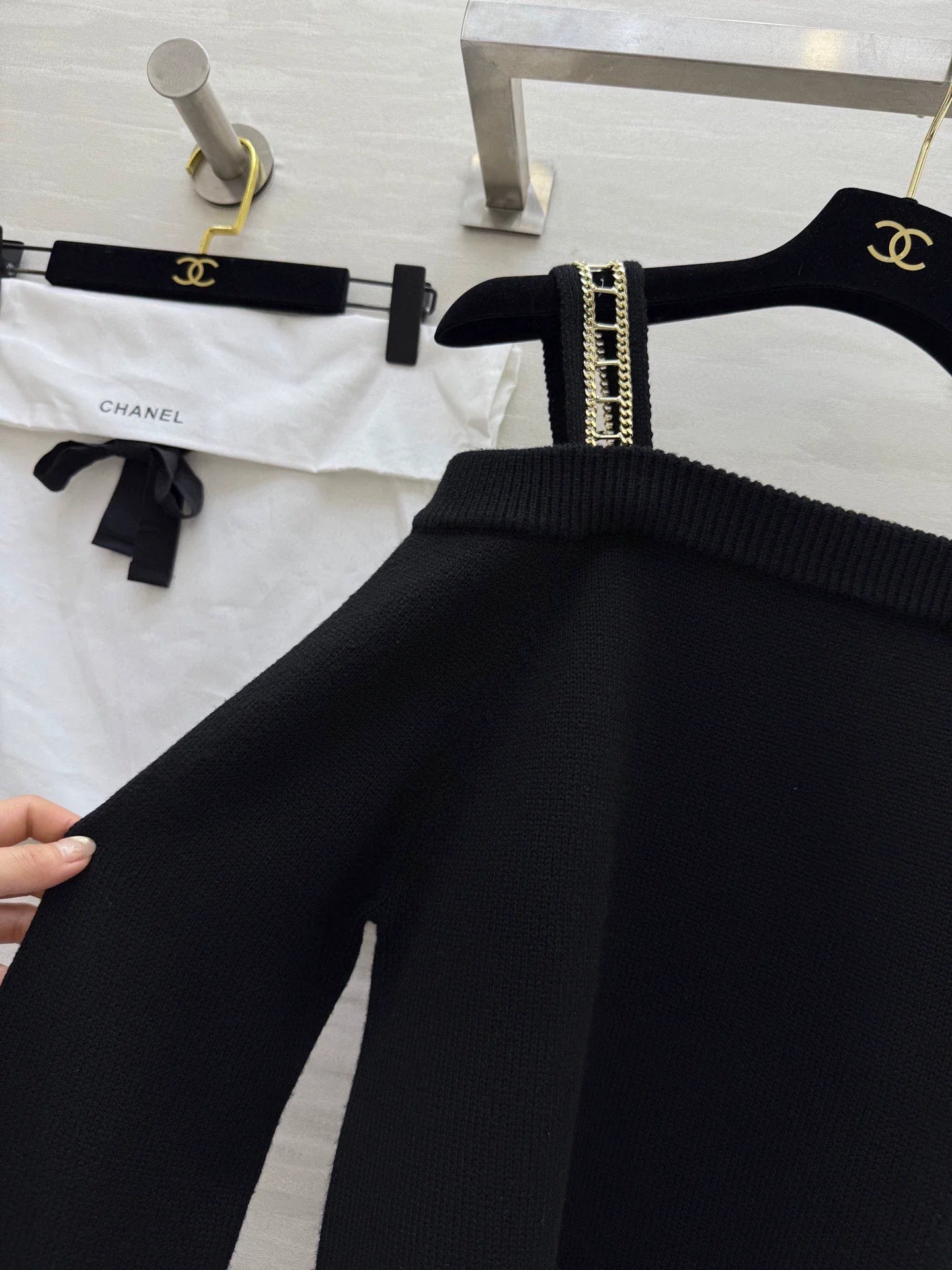 HCashmere chain camisole sweater