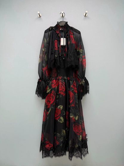 26Vintage-Inspired Lace Maxi Dress