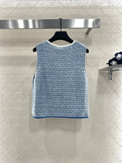 25fw Knitted vest with buckle