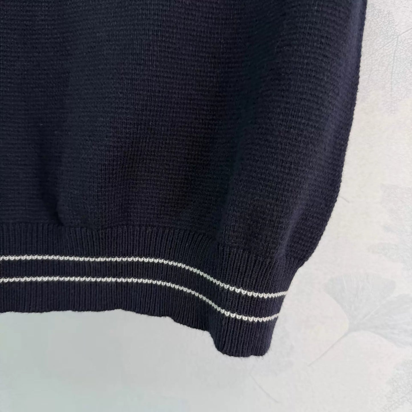 Short-sleeved knit top