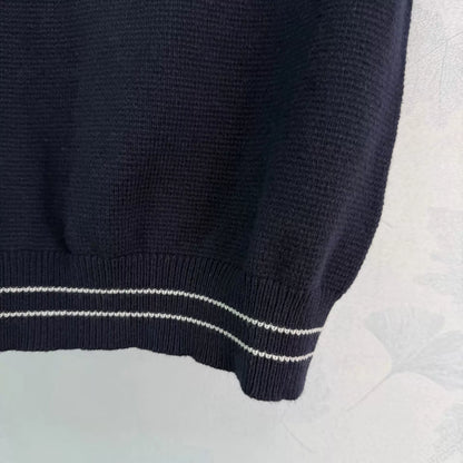 Short-sleeved knit top