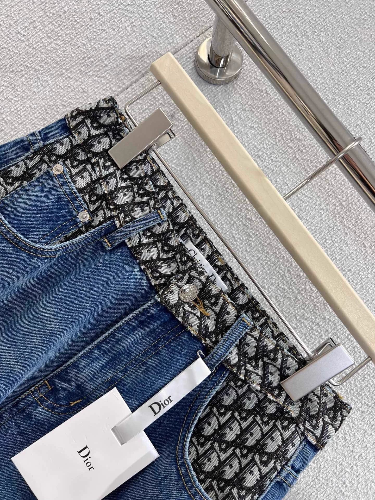 Color-blocked straight-leg jeans