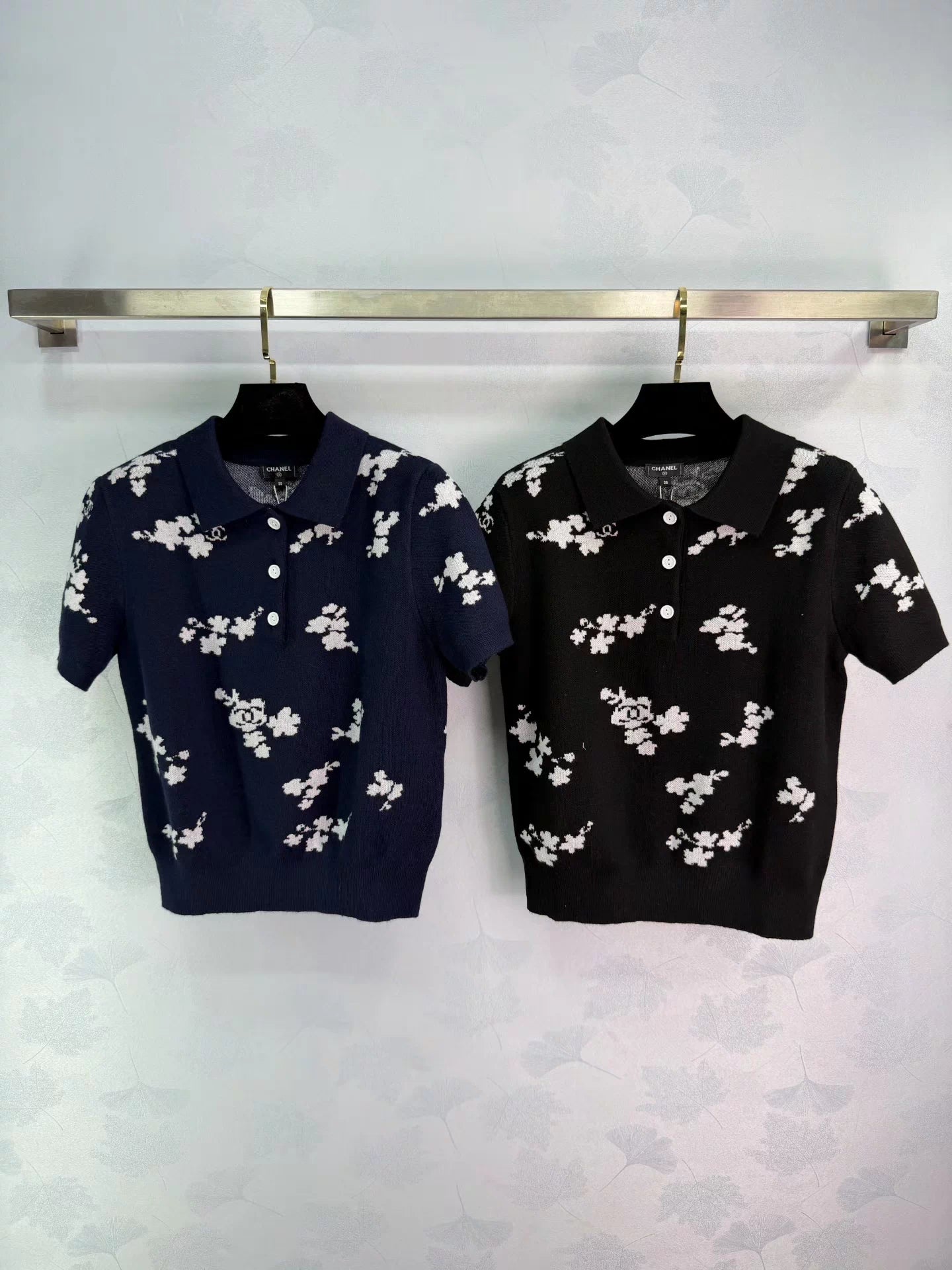 Short-sleeved polo shirt