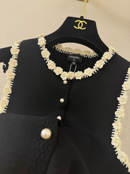 26ss Pearl Flower Decorated Knitted Vest