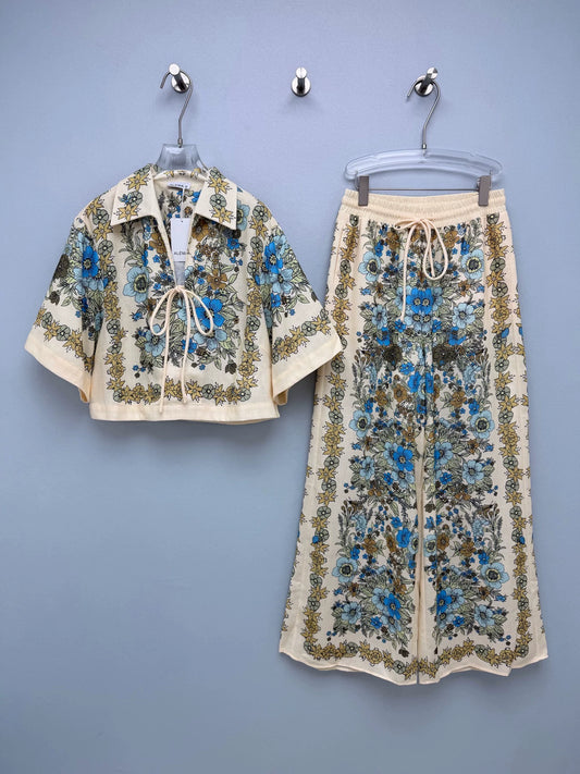 26Vintage-Style Floral Linen Two-Piece Set