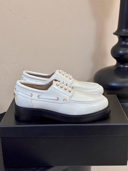Double C buckle loafers