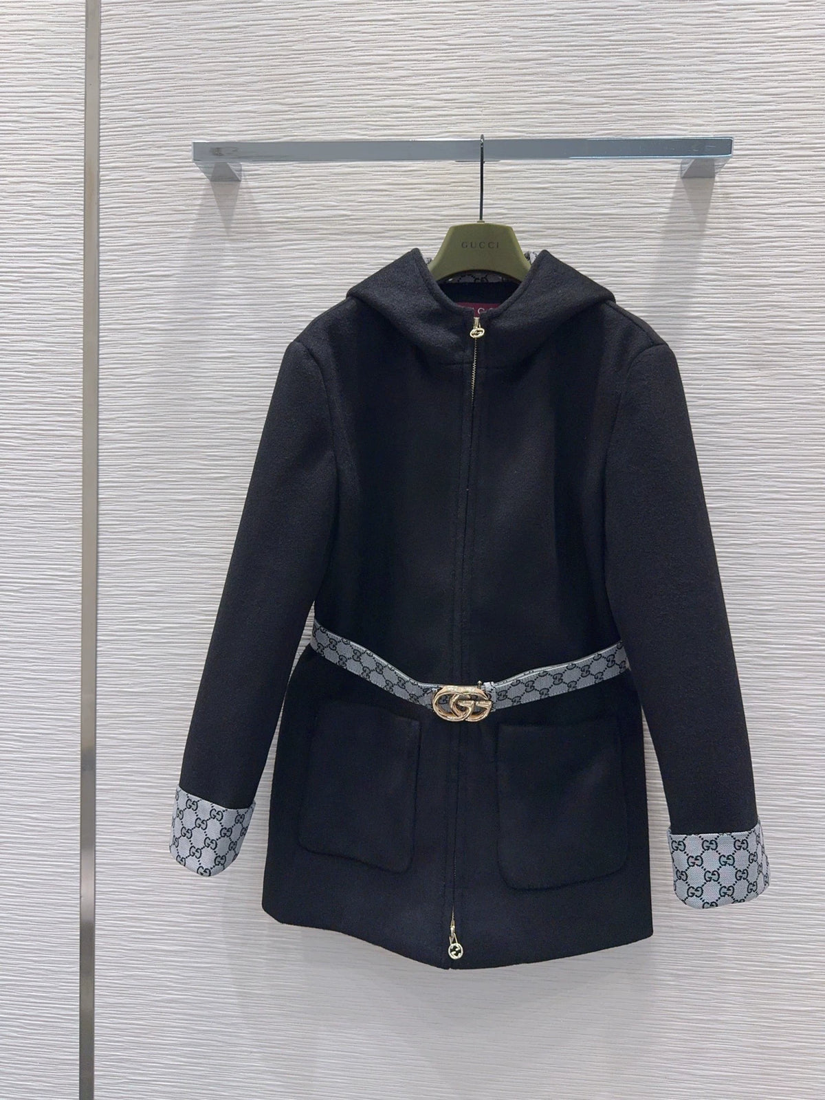 26Long-Sleeve Mid-Length Wool-Blend Coat with Lettered Belt