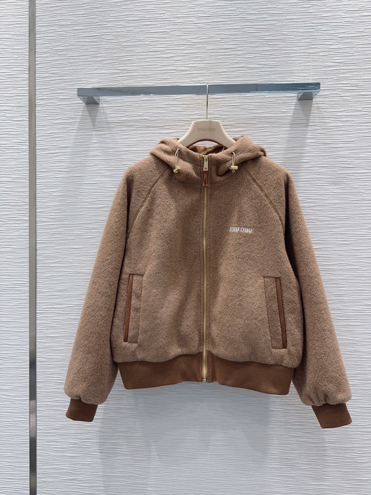 26New Long-Sleeve Zip-Up Hooded Jacket with Letter Embroidery