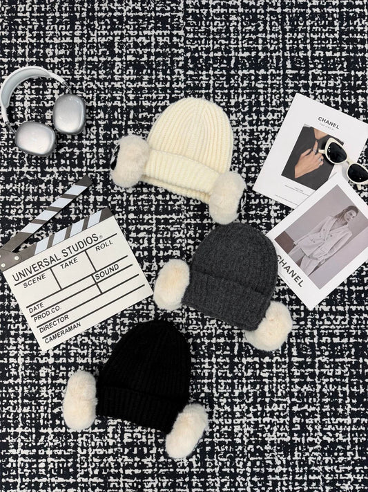Earbag connected wool hat