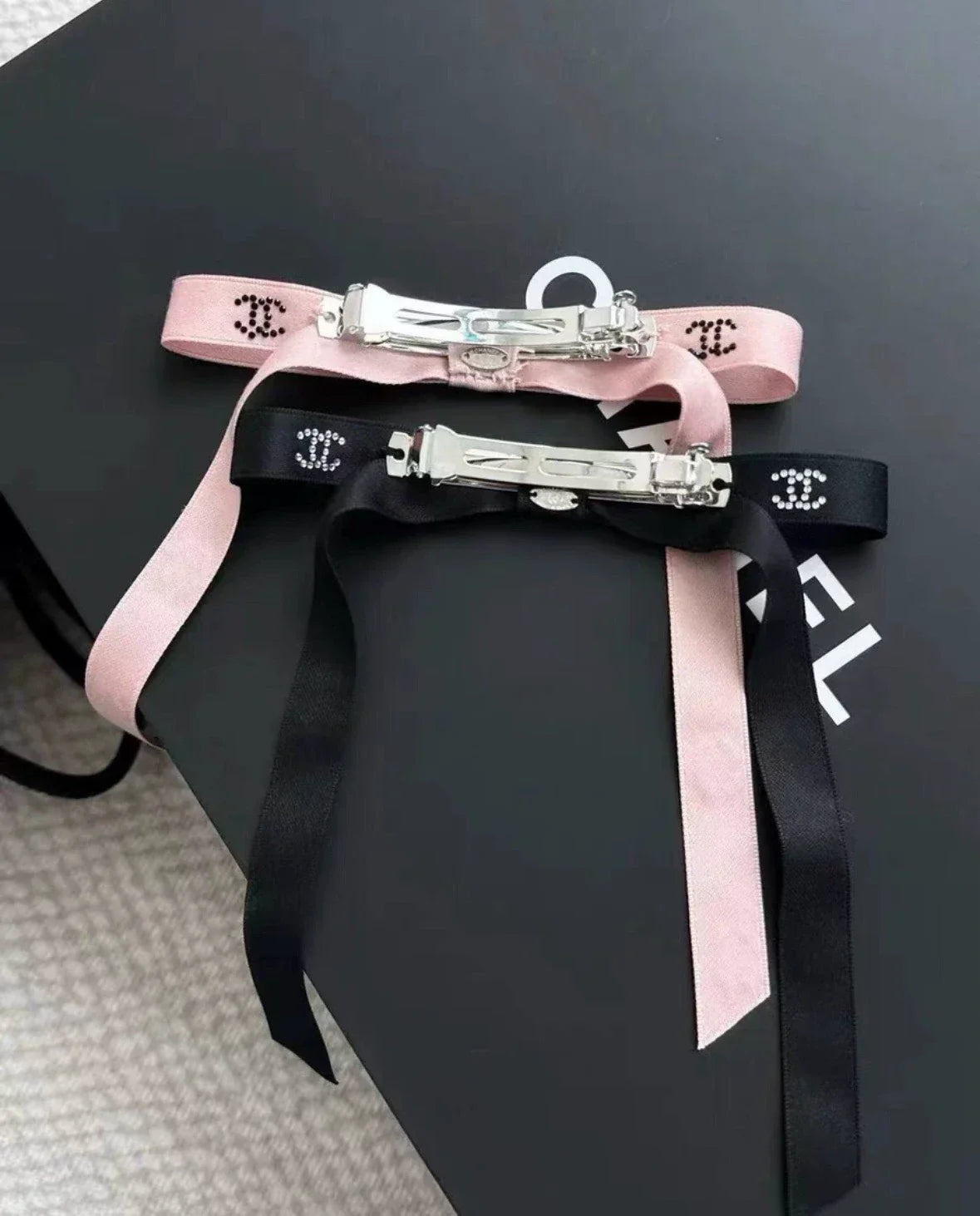 25b bow hairpin