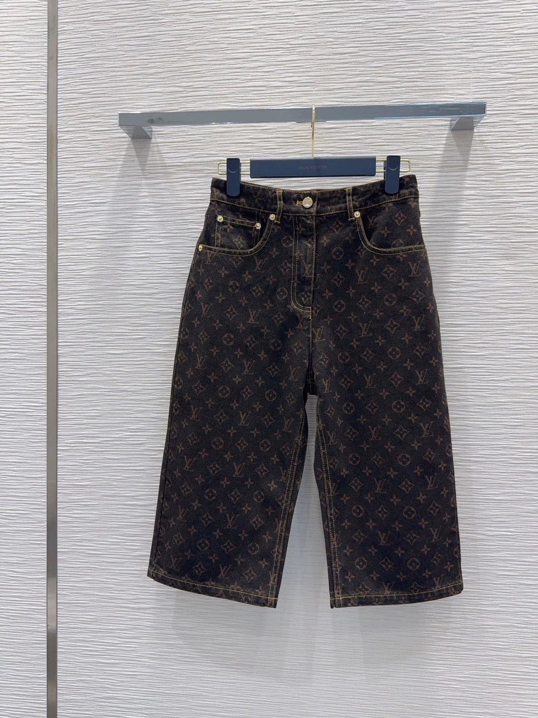 26New Printed Denim Mid-Length Shorts