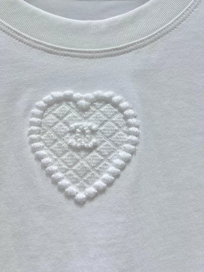 26ss Heart-embossed logo T-shirt