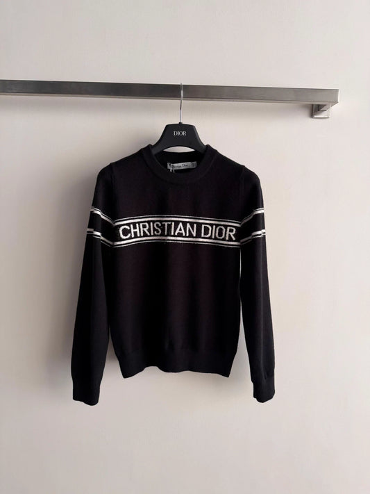 Long-sleeved sweater